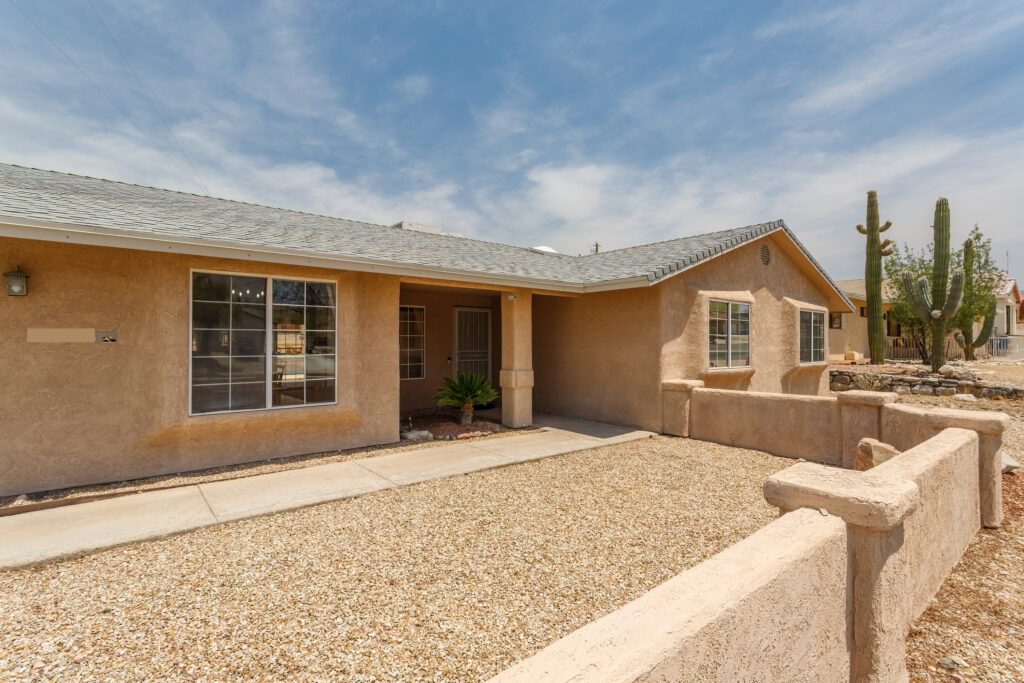 Blue Lagoon Lake Havasu - Huge Pool and Hot Tub Spa!!