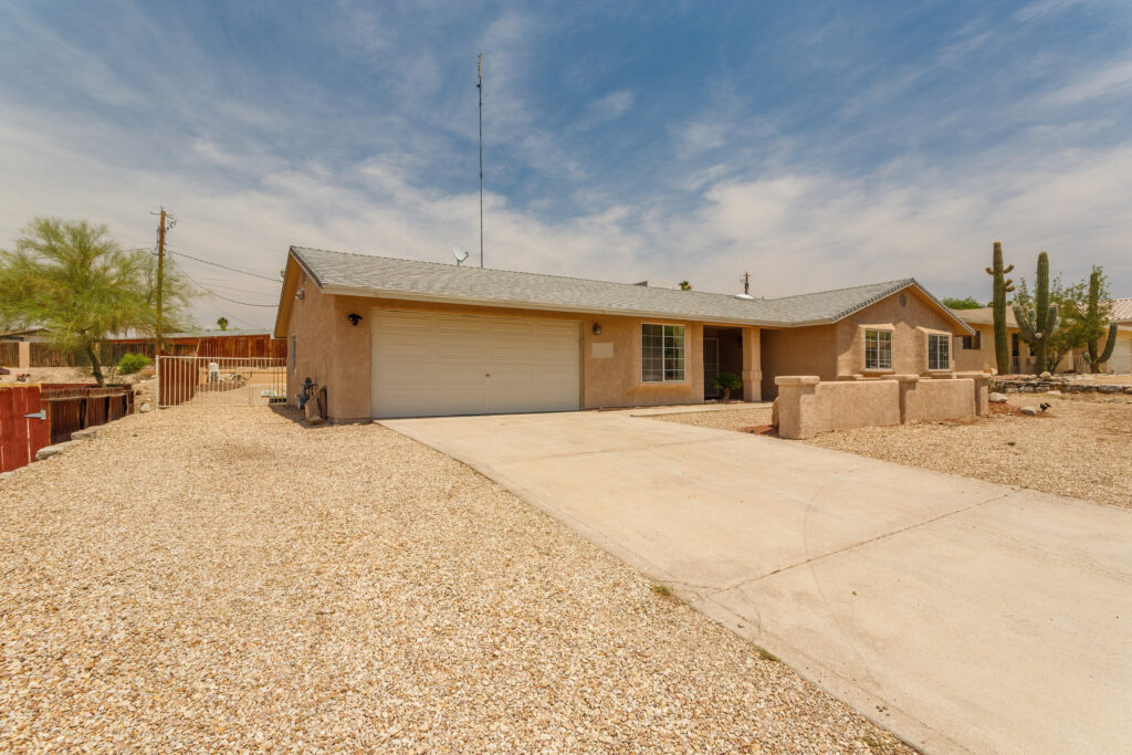 Blue Lagoon Lake Havasu - Huge Pool and Hot Tub Spa!!
