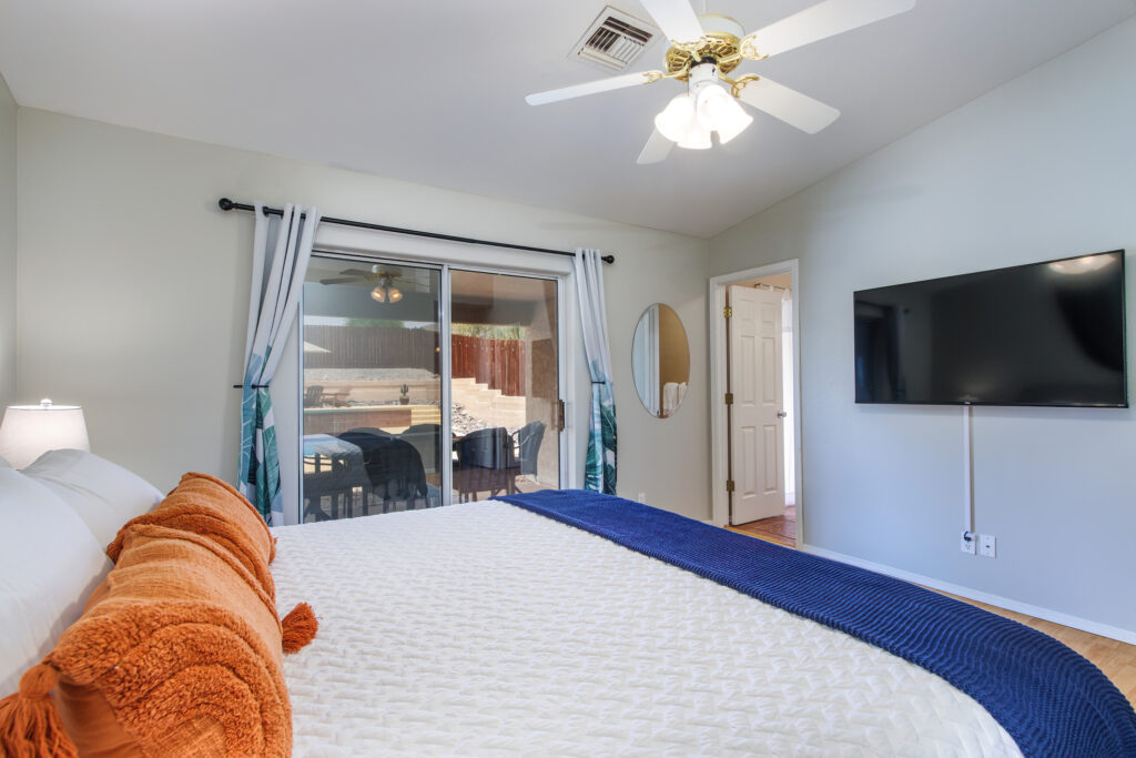 Blue Lagoon Lake Havasu - Huge Pool and Hot Tub Spa!!