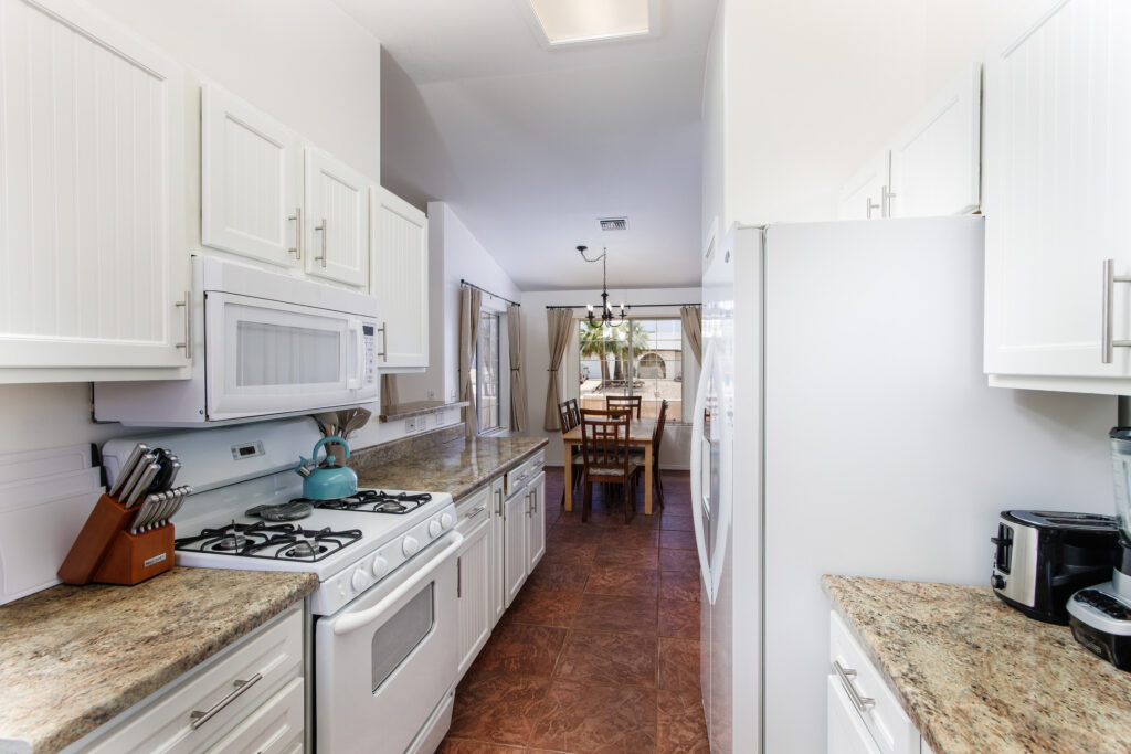 Blue Lagoon Lake Havasu - Huge Pool and Hot Tub Spa!!