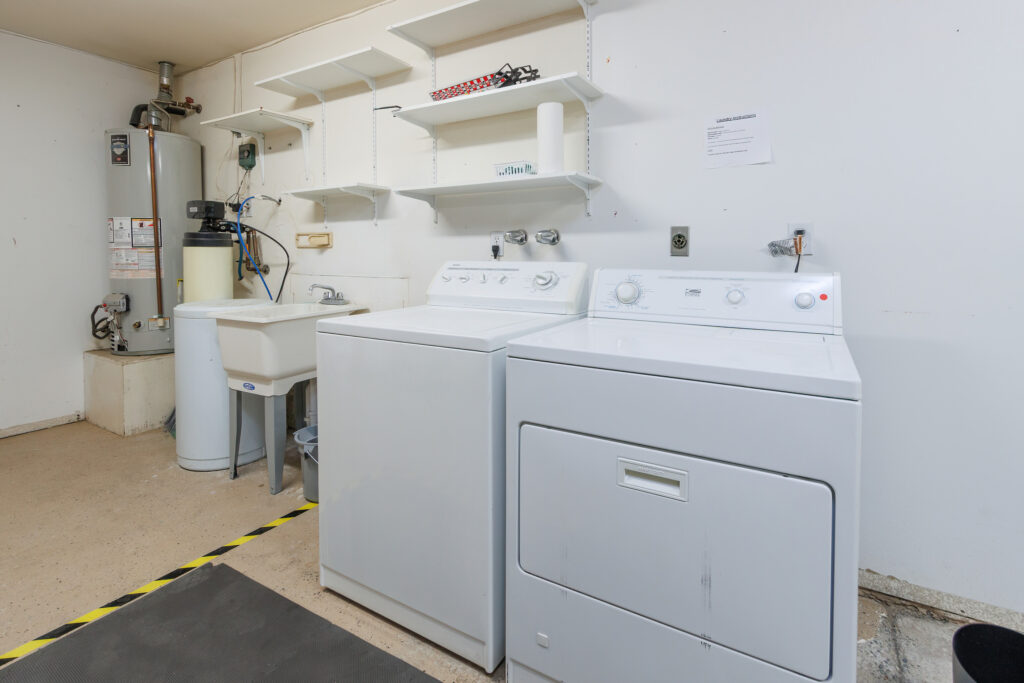 Blue Lagoon Lake Havasu - Huge Pool and Hot Tub Spa!!