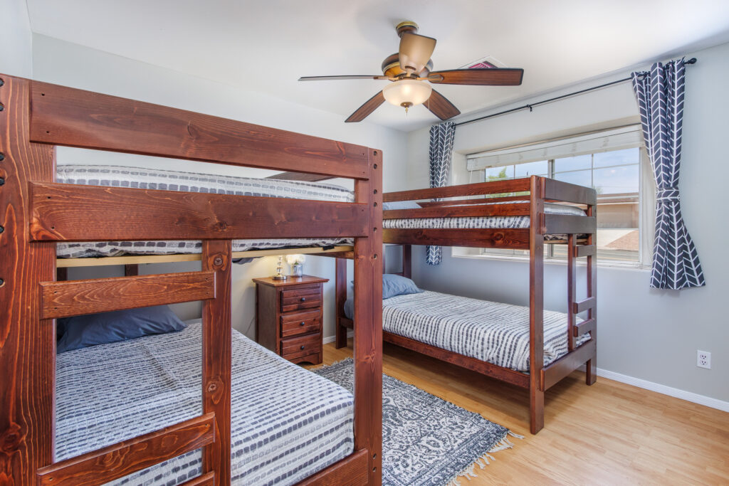 Blue Lagoon Lake Havasu - Huge Pool and Hot Tub Spa!!