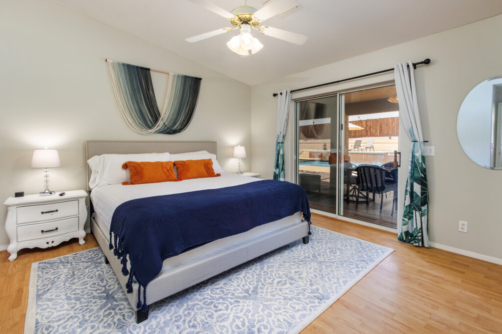 Blue Lagoon Lake Havasu - Huge Pool and Hot Tub Spa!!