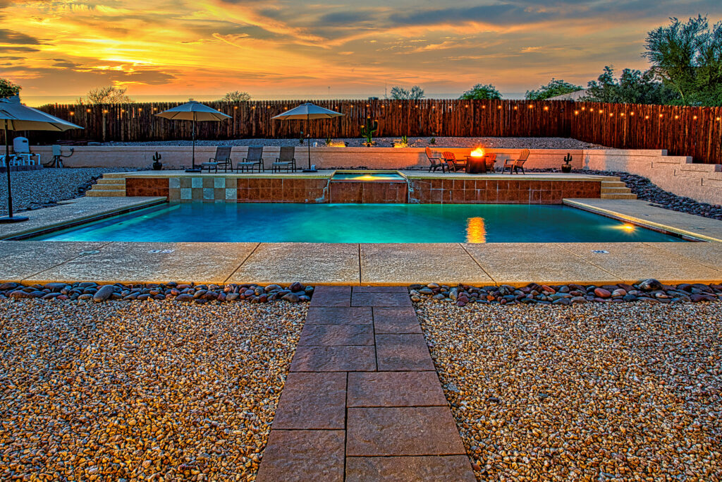 Blue Lagoon Lake Havasu - Huge Pool and Hot Tub Spa!!