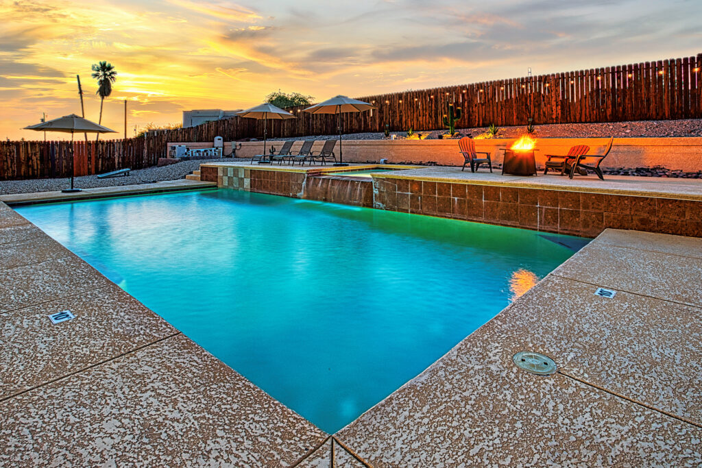 Blue Lagoon Lake Havasu - Huge Pool and Hot Tub Spa!!